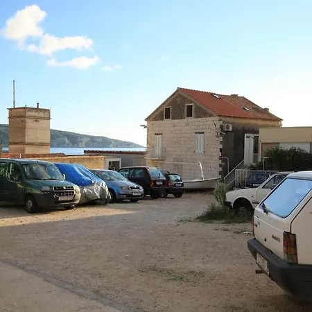 Pensjonat Triple Komiza 2431e